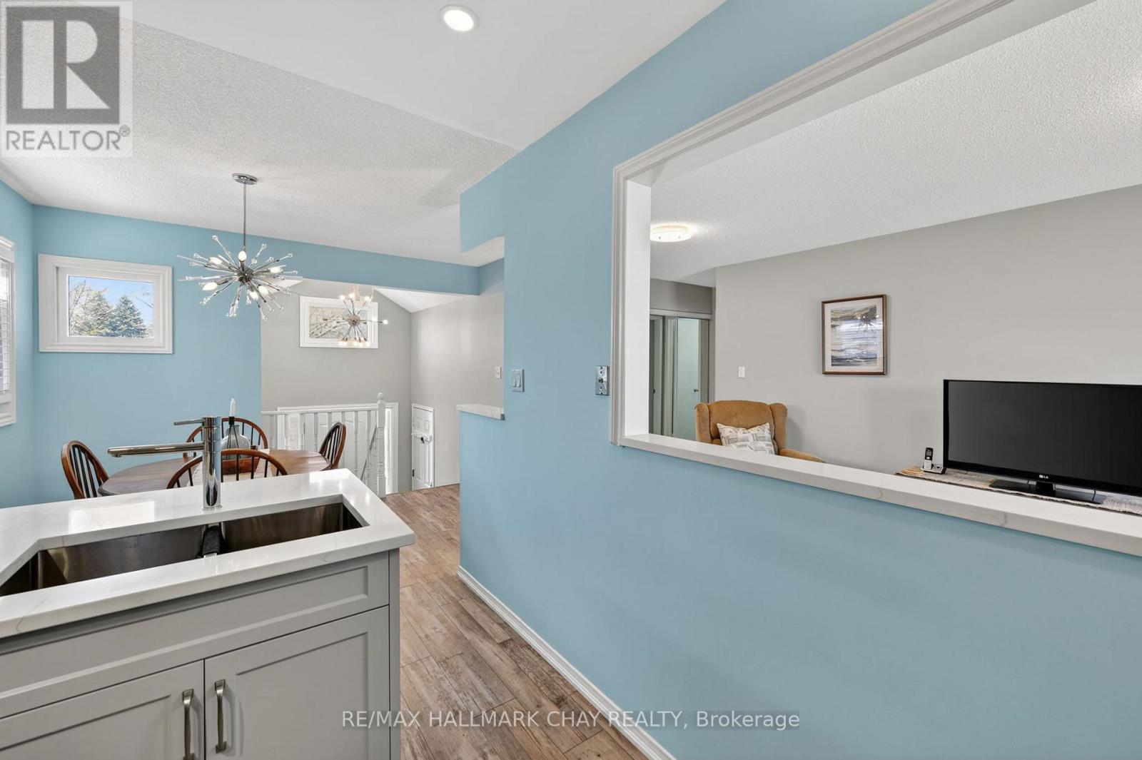 194 Wessenger Drive, Barrie (Holly), Ontario  L4N 8N9 - Photo 8 - S13049714