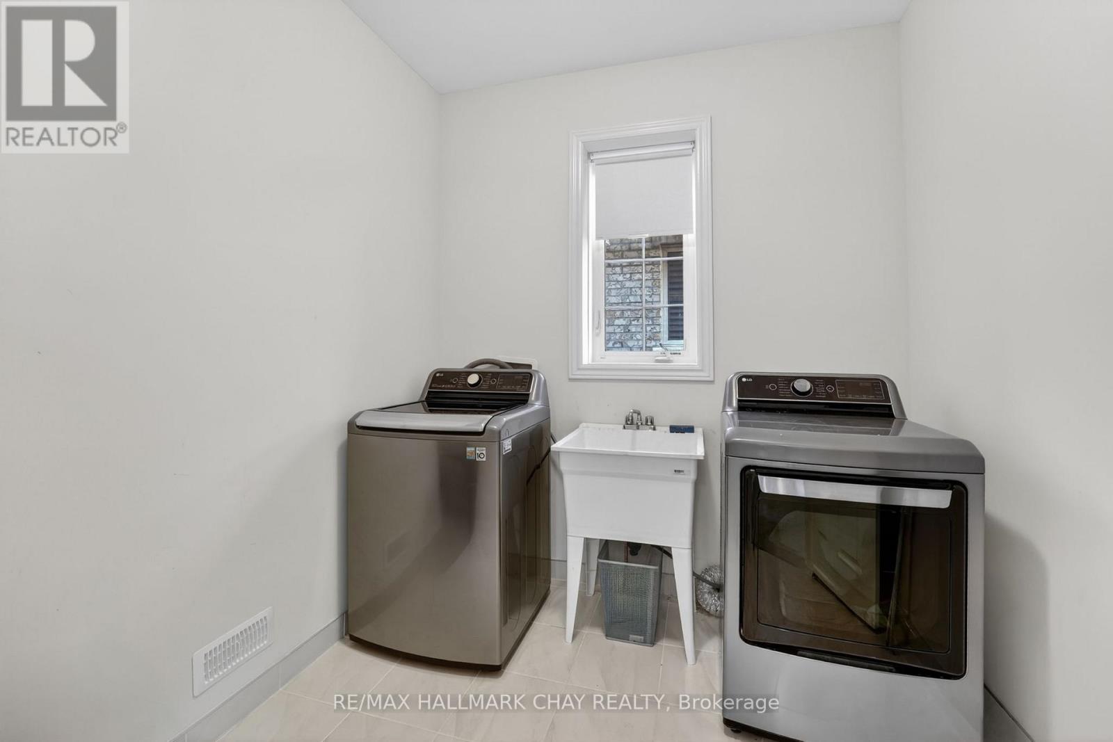 12 Thompson Way, Springwater (Centre Vespra), Ontario  L9X 2A5 - Photo 38 - S13049728