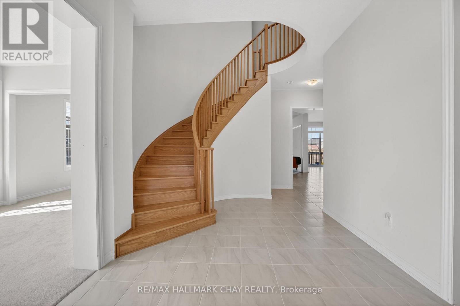 12 Thompson Way, Springwater (Centre Vespra), Ontario  L9X 2A5 - Photo 4 - S13049728