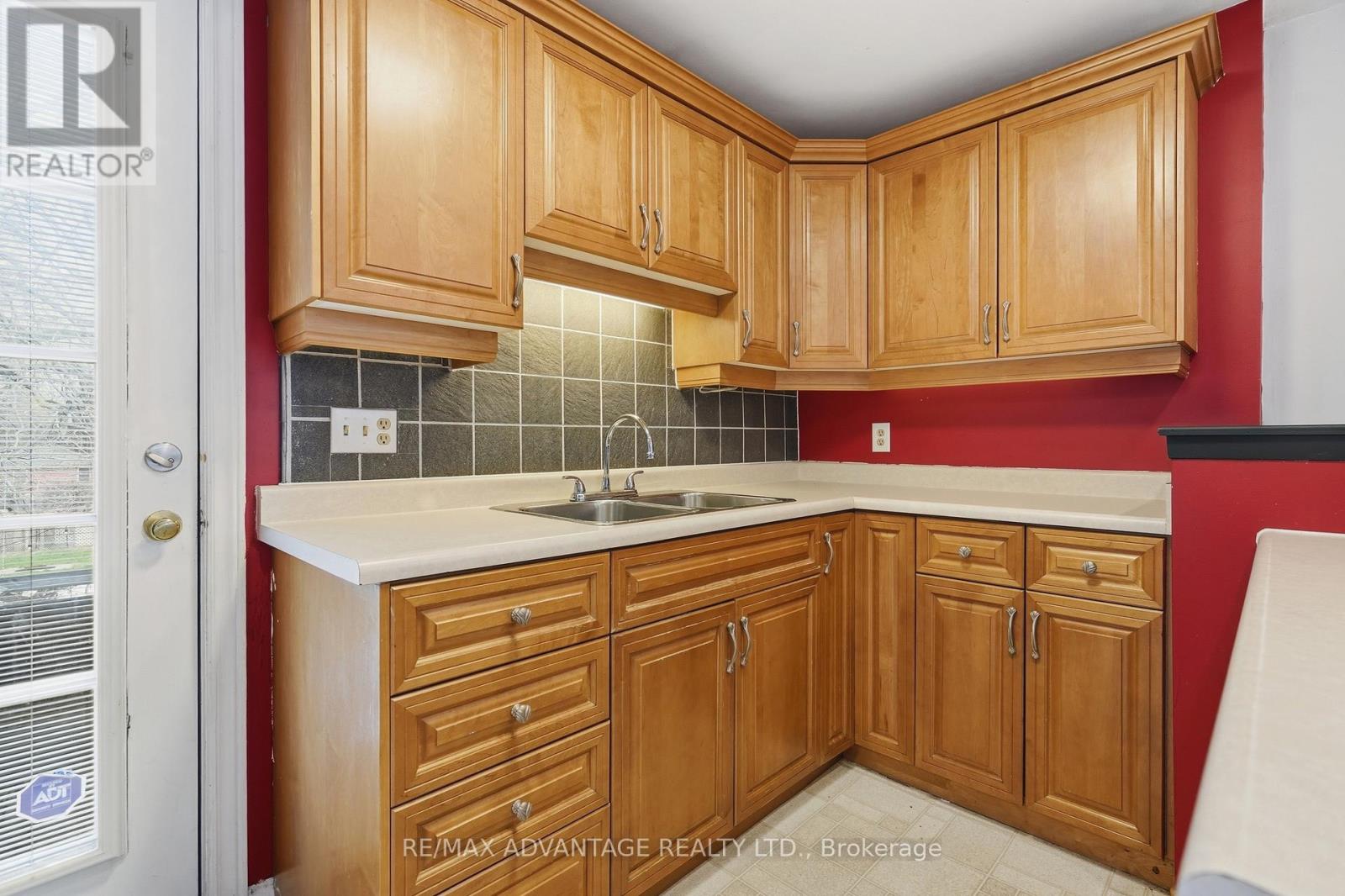 186 Emerson Avenue, London South, Ontario  N5Z 3L7 - Photo 10 - X13047168