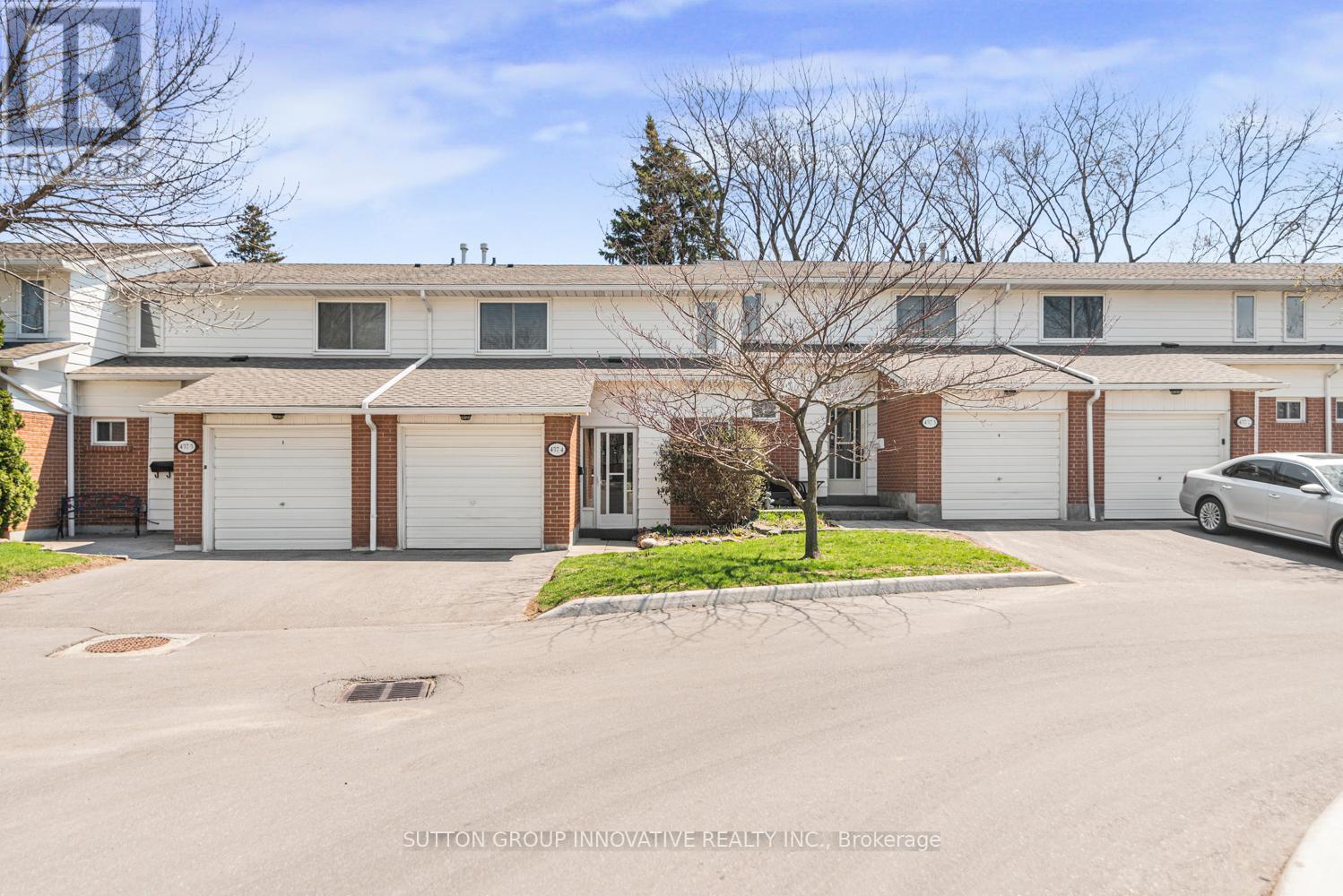 4 - 457 Woodview Road, Burlington, Ontario  L7N 2Z9 - Photo 2 - W13049648