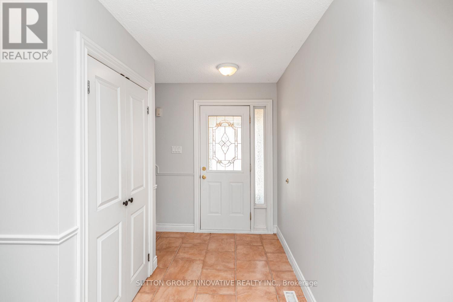 4 - 457 Woodview Road, Burlington, Ontario  L7N 2Z9 - Photo 5 - W13049648