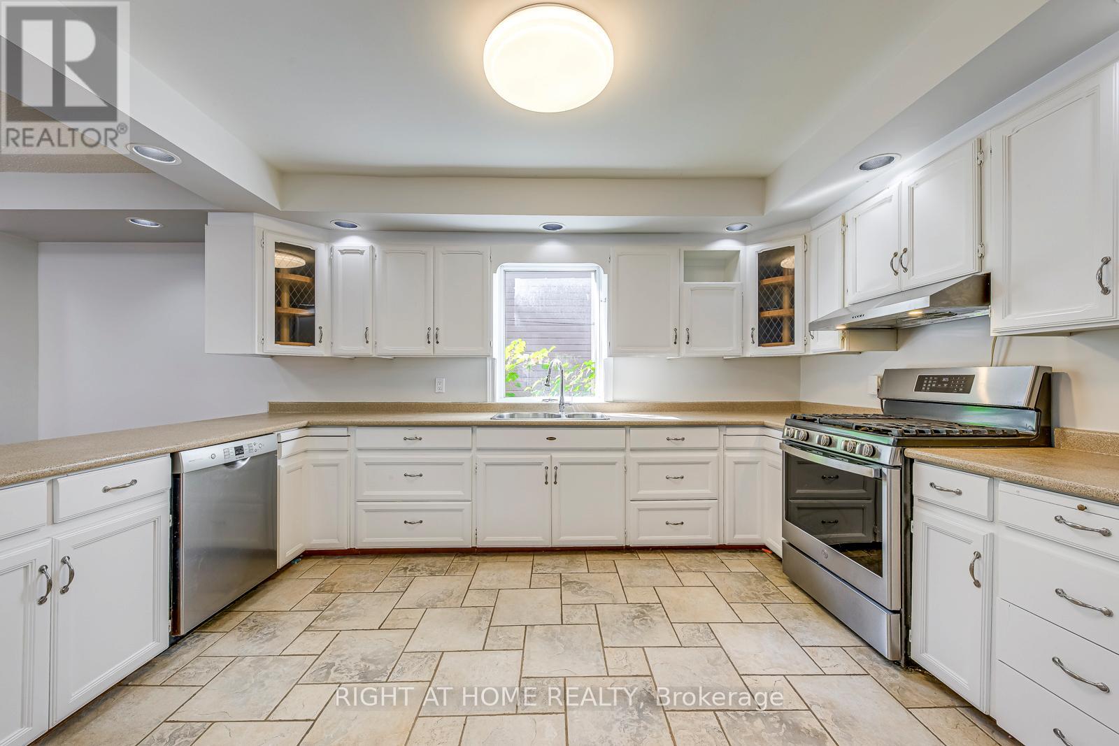 435 Maple Avenue, Oakville, Ontario  L6J 2J2 - Photo 14 - W13049742