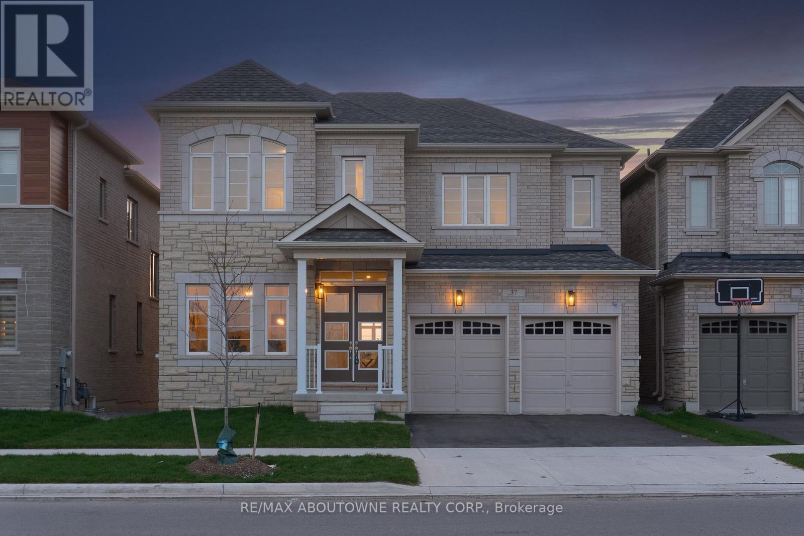 37 North Park Boulevard, Oakville, Ontario  L6M 0W8 - Photo 2 - W13049796