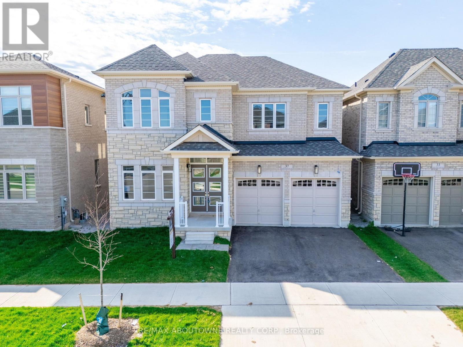 37 North Park Boulevard, Oakville, Ontario  L6M 0W8 - Photo 3 - W13049796