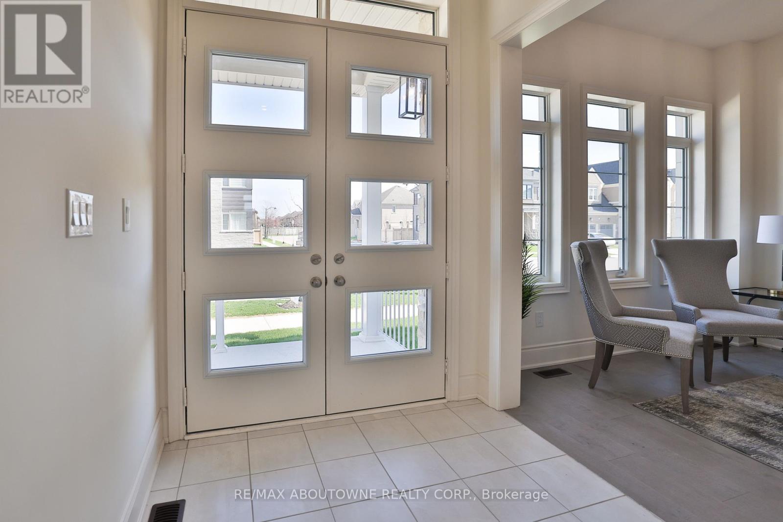 37 North Park Boulevard, Oakville, Ontario  L6M 0W8 - Photo 6 - W13049796