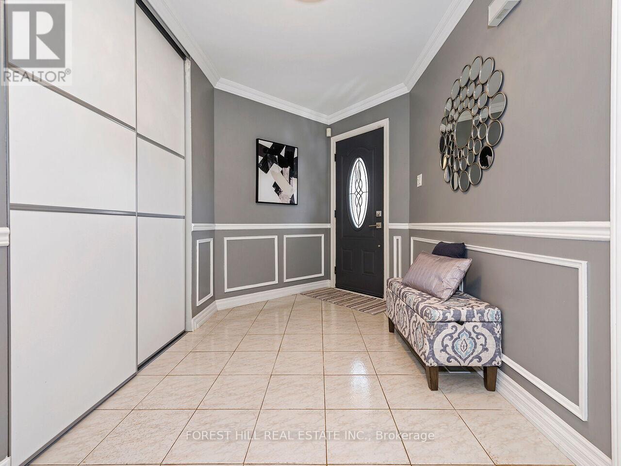 4174 Rossland Crescent, Mississauga, Ontario  L5L 4B5 - Photo 3 - W13049802