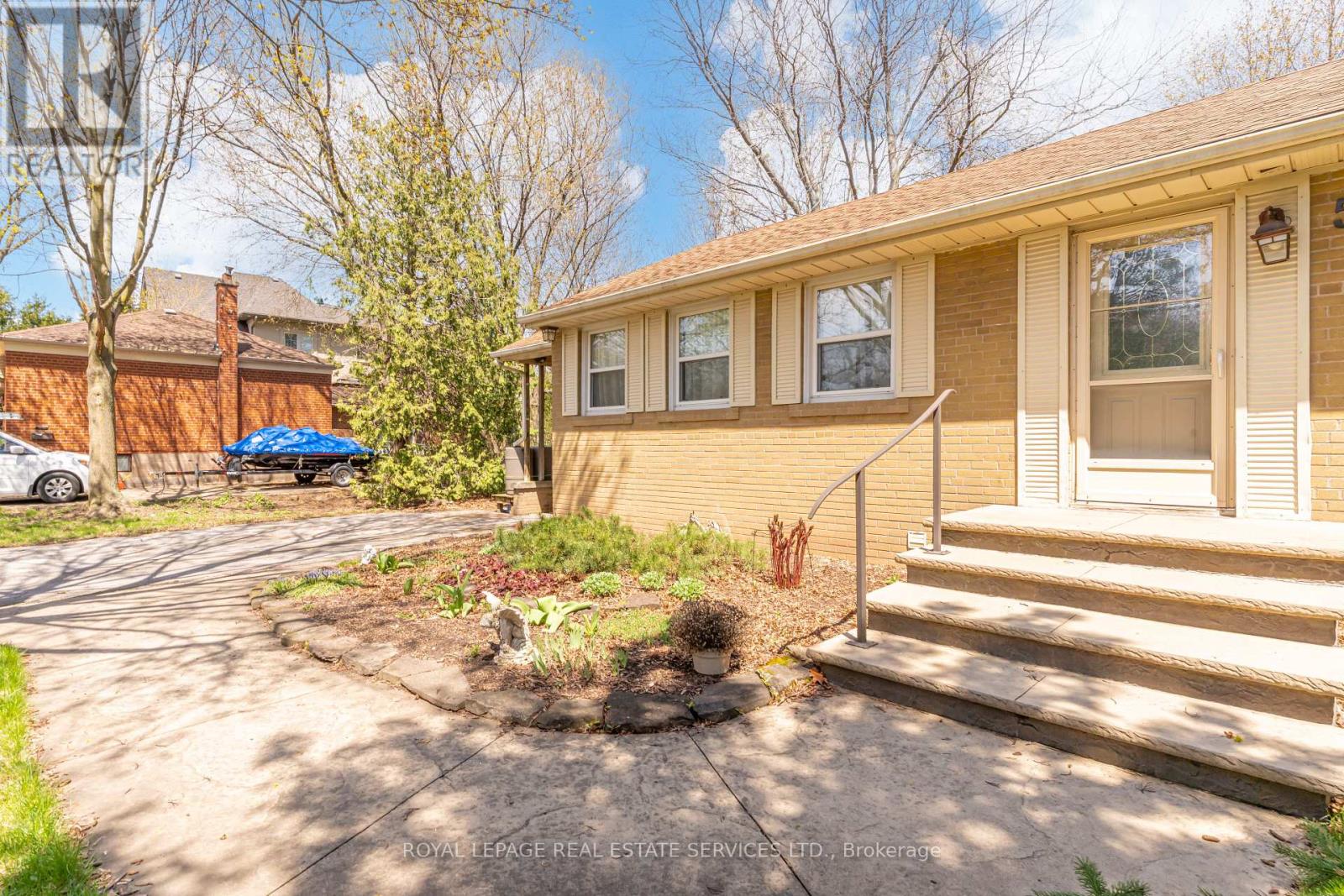 561 Maplehurst Avenue, Oakville, Ontario  L6L 4Y8 - Photo 12 - W13049804