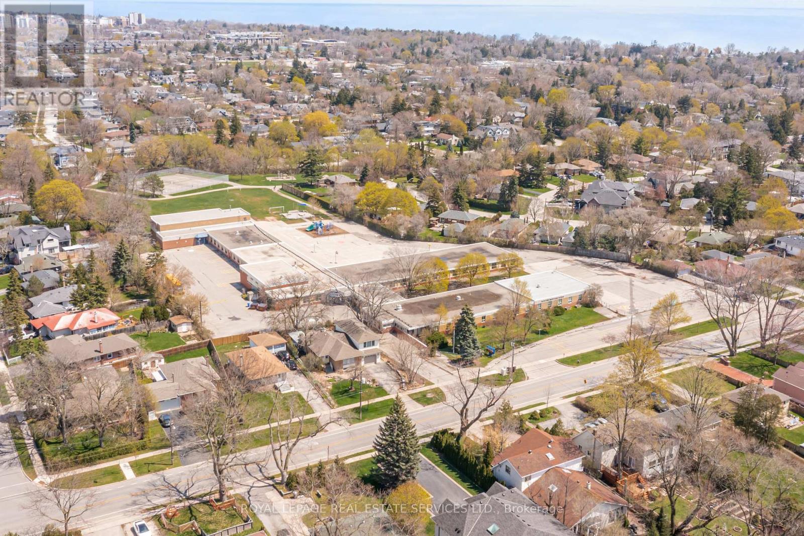 561 Maplehurst Avenue, Oakville, Ontario  L6L 4Y8 - Photo 42 - W13049804