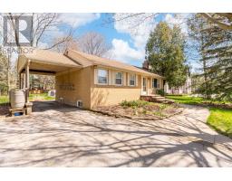 561 MAPLEHURST AVENUE, Oakville, Ontario