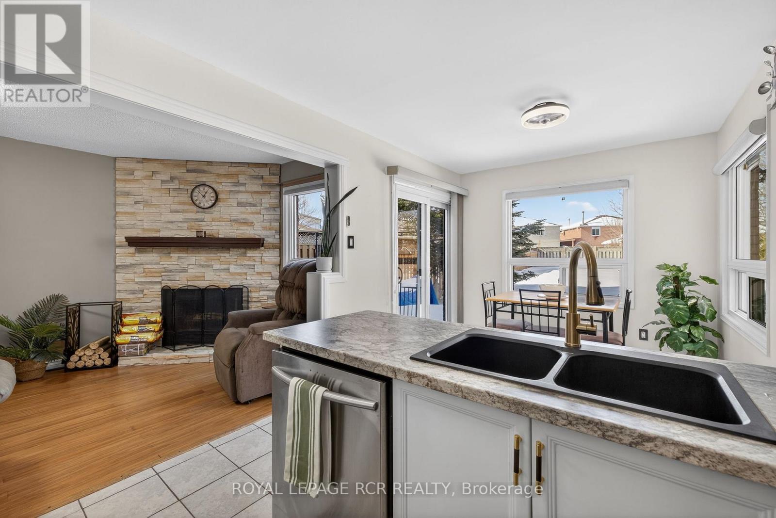 21 Webster Way, Halton Hills, Ontario  L7G 5J7 - Photo 10 - W13049820