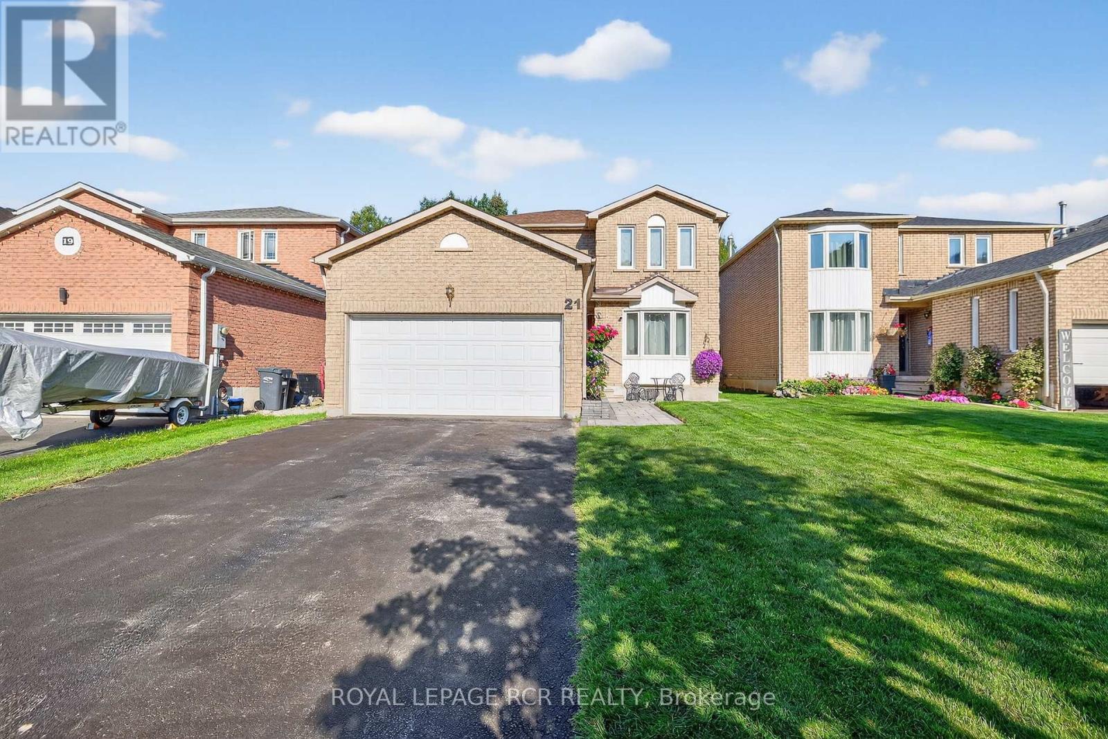 21 Webster Way, Halton Hills, Ontario  L7G 5J7 - Photo 2 - W13049820