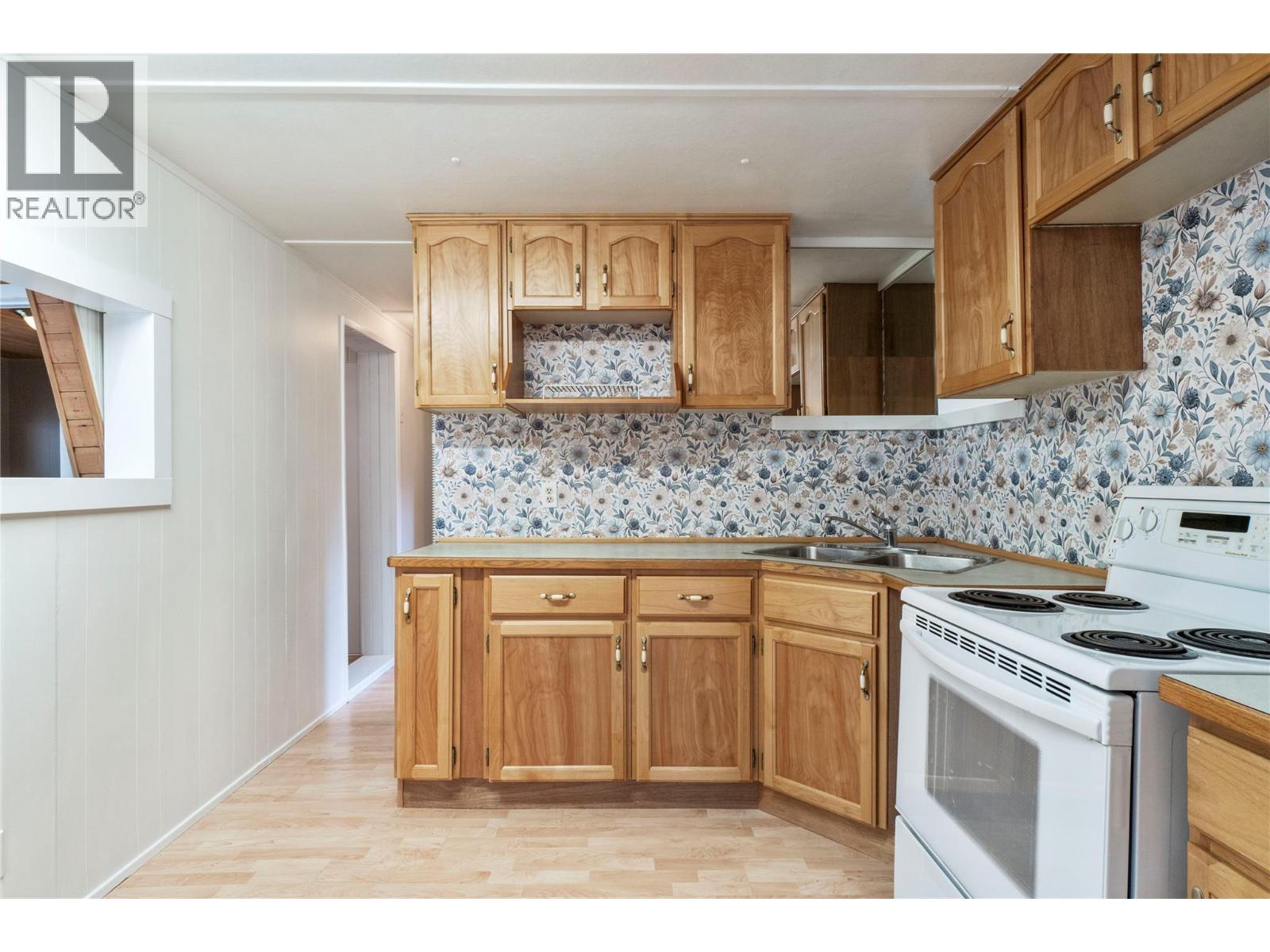 6670 Trans Canada Highway NE Unit# 10, Canoe, British Columbia