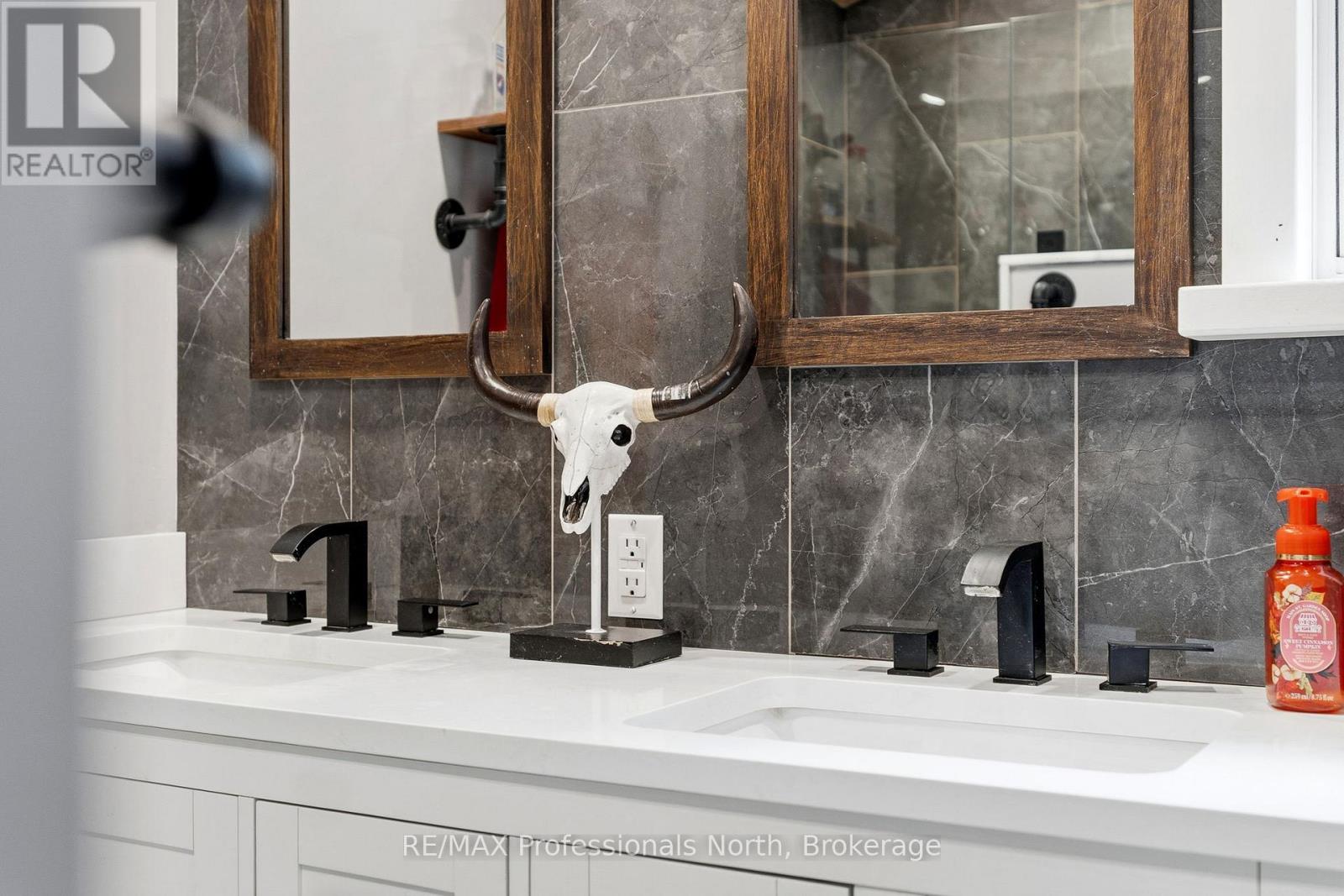 5543 Kennisis Lake Road, Dysart Et Al, Ontario  K0M 1S0 - Photo 19 - X13030428