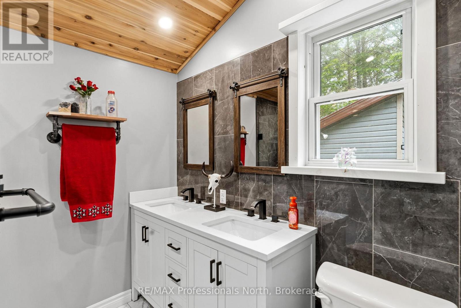 5543 Kennisis Lake Road, Dysart Et Al, Ontario  K0M 1S0 - Photo 20 - X13030428