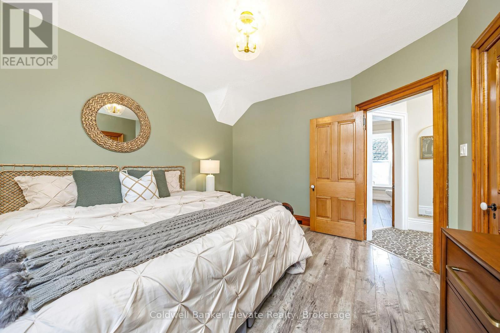 6 Queen Street, Halton Hills, Ontario  L7G 2E4 - Photo 33 - W13049338