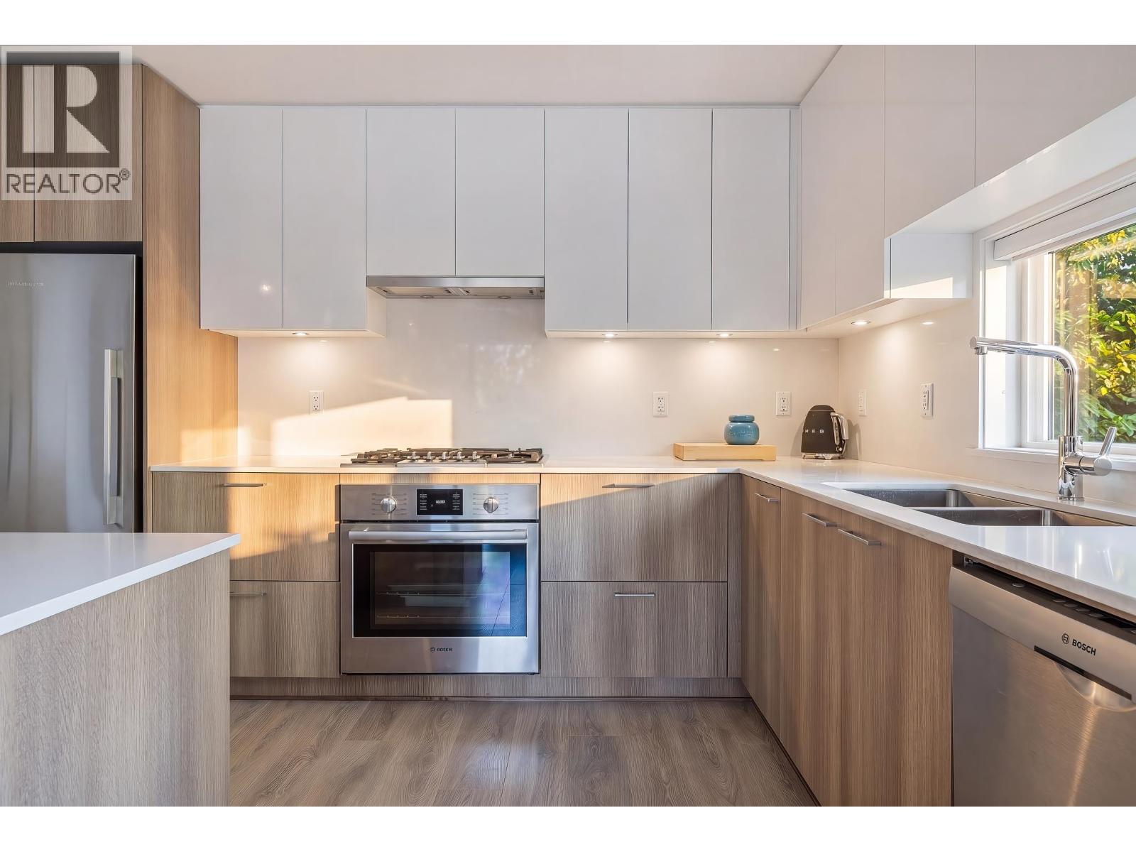 107 715 W 15th Street, North Vancouver, British Columbia  V7M 1T2 - Photo 10 - R3116058