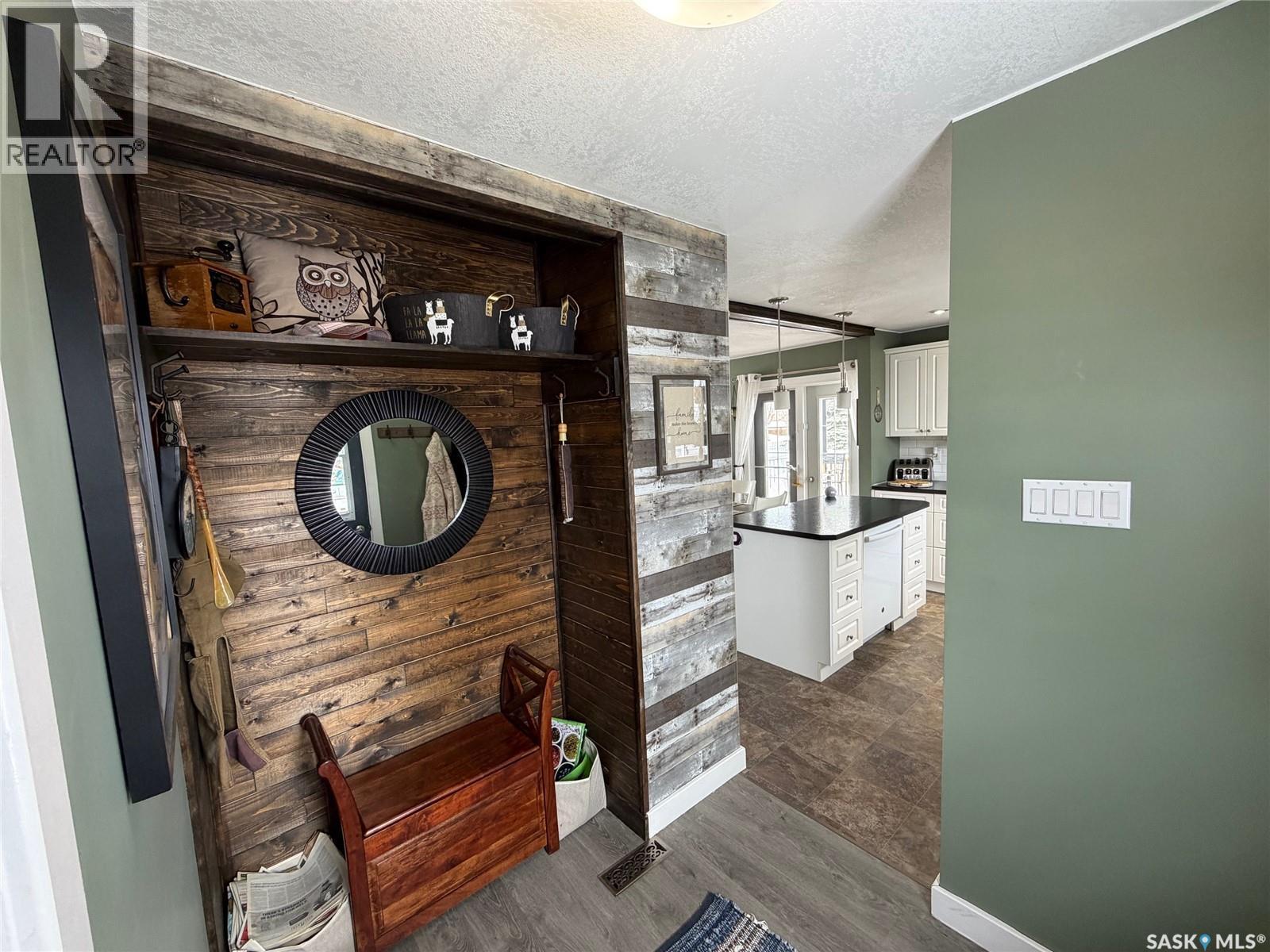 739 Hudson Crescent, Hudson Bay, Saskatchewan  S0E 0Y0 - Photo 3 - SK033994