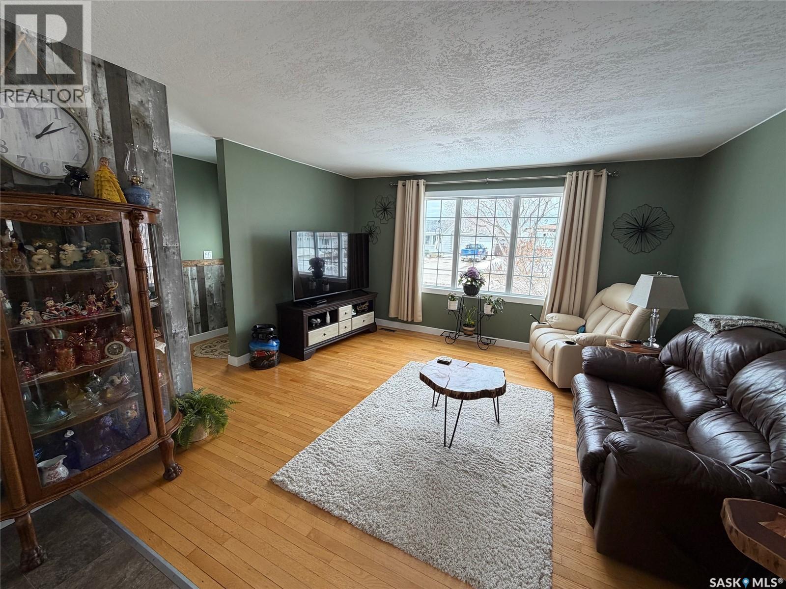 739 Hudson Crescent, Hudson Bay, Saskatchewan  S0E 0Y0 - Photo 8 - SK033994