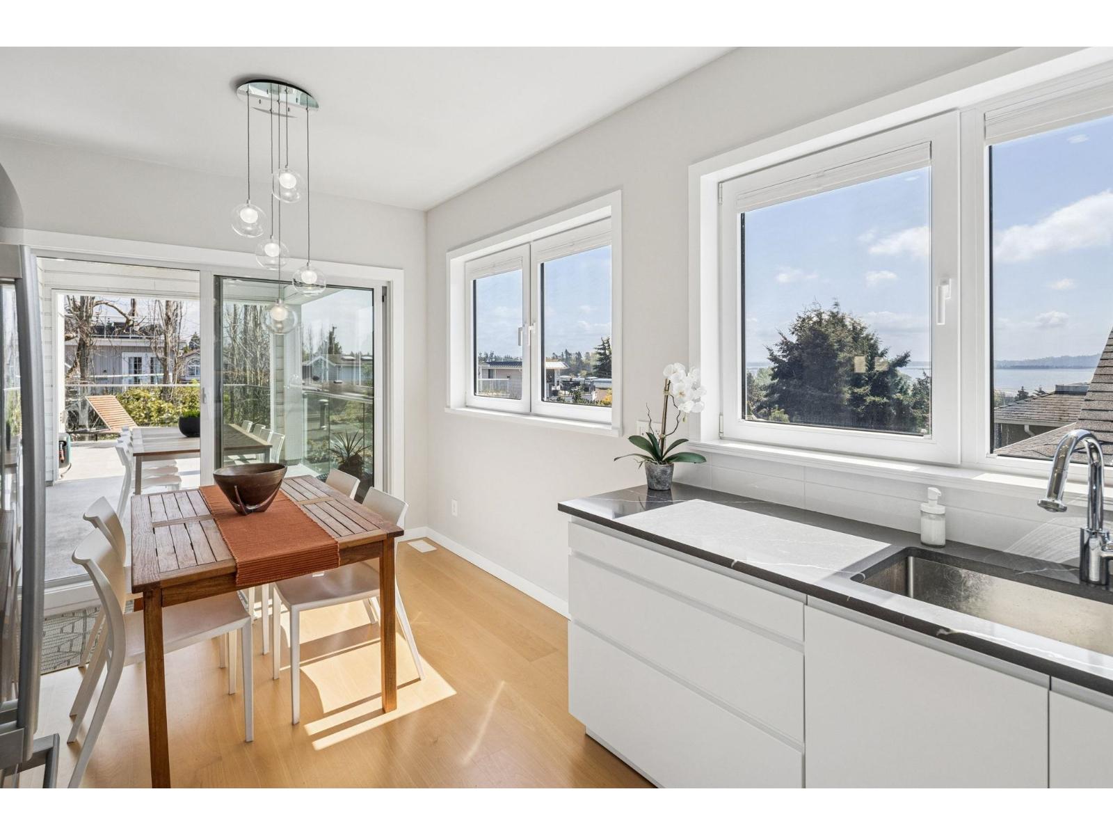 956 Kent Street, White Rock, British Columbia  V4B 4T1 - Photo 10 - R3116256