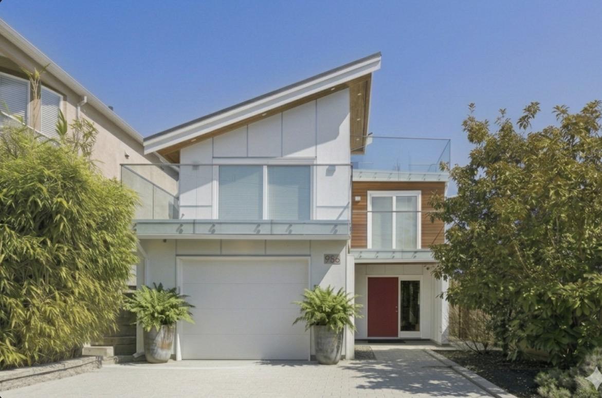 956 Kent Street, White Rock, British Columbia  V4B 4T1 - Photo 2 - R3116256