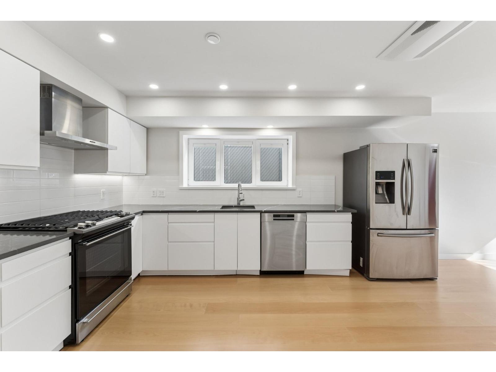 956 Kent Street, White Rock, British Columbia  V4B 4T1 - Photo 34 - R3116256