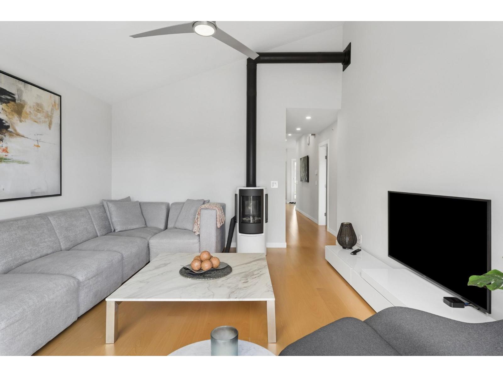 956 Kent Street, White Rock, British Columbia  V4B 4T1 - Photo 7 - R3116256