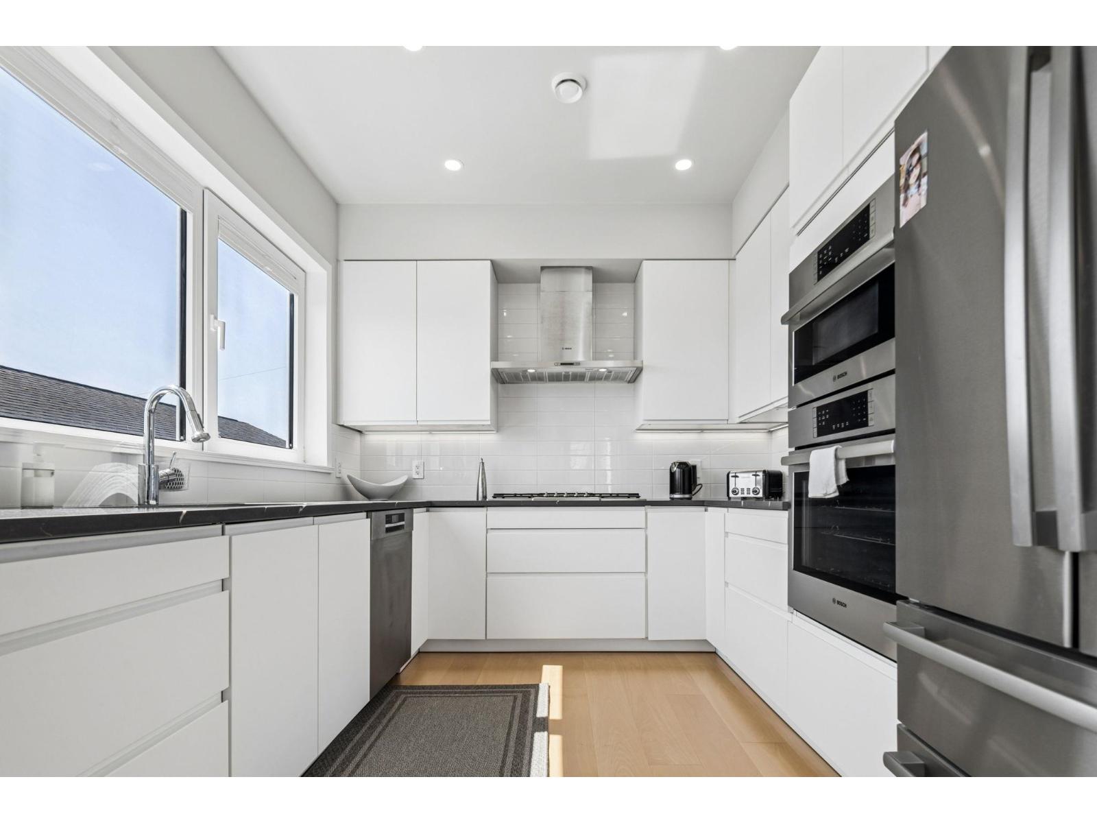 956 Kent Street, White Rock, British Columbia  V4B 4T1 - Photo 8 - R3116256