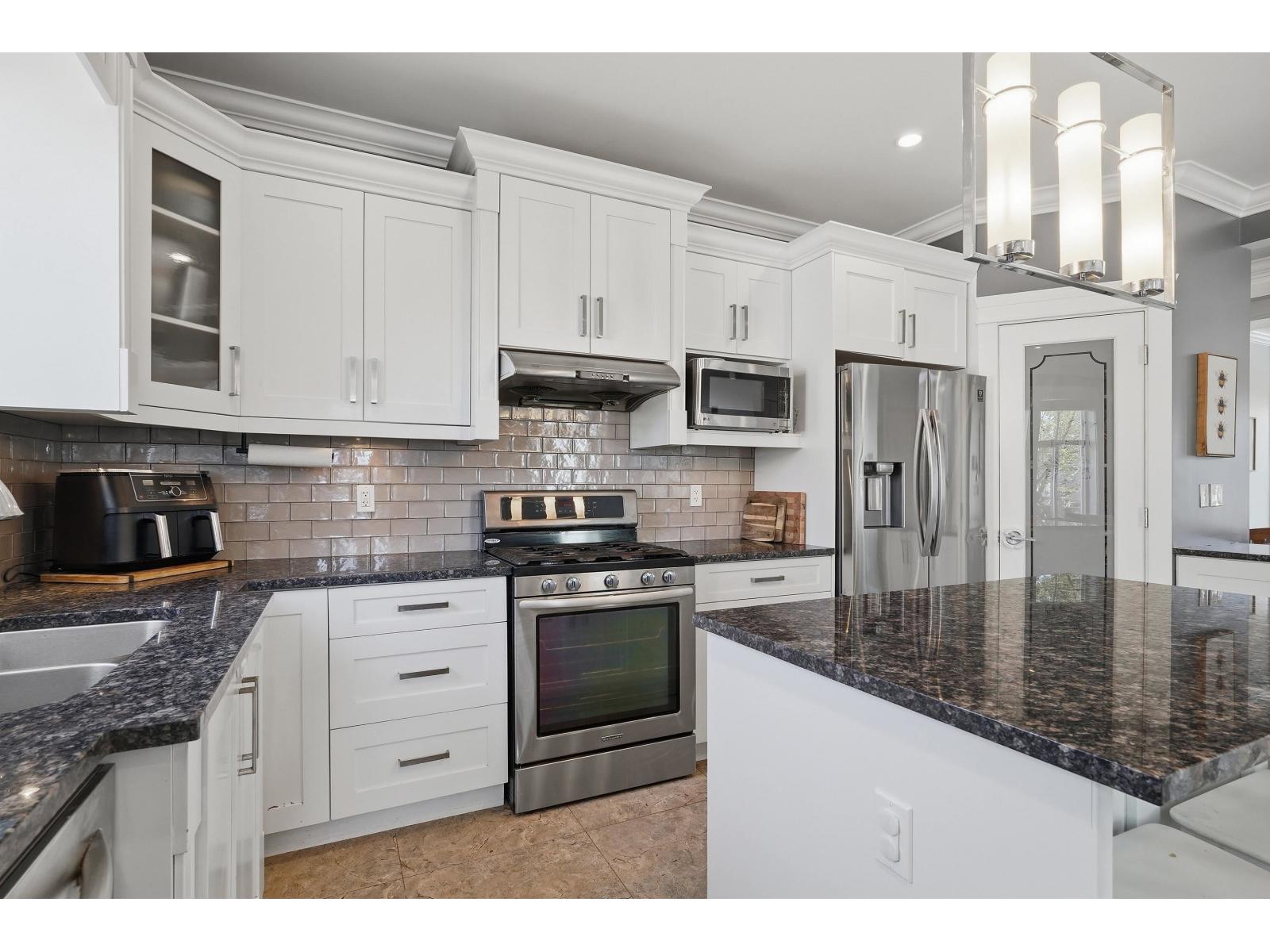 7669 211a Street, Langley, British Columbia  V2Y 0K7 - Photo 8 - R3115992