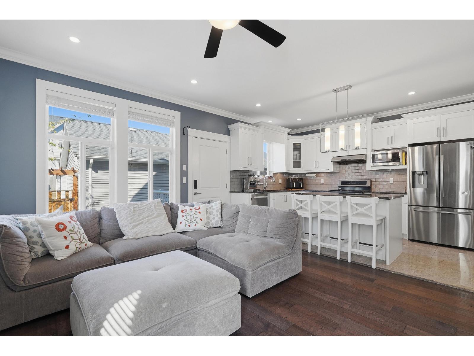 7669 211a Street, Langley, British Columbia  V2Y 0K7 - Photo 2 - R3115992