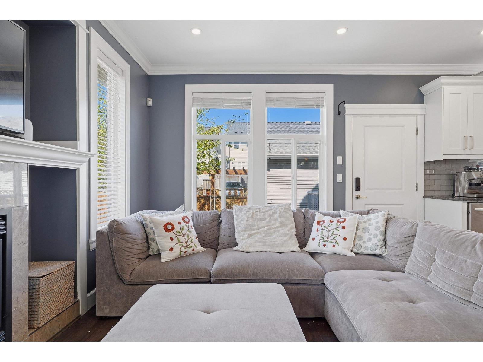 7669 211a Street, Langley, British Columbia  V2Y 0K7 - Photo 4 - R3115992