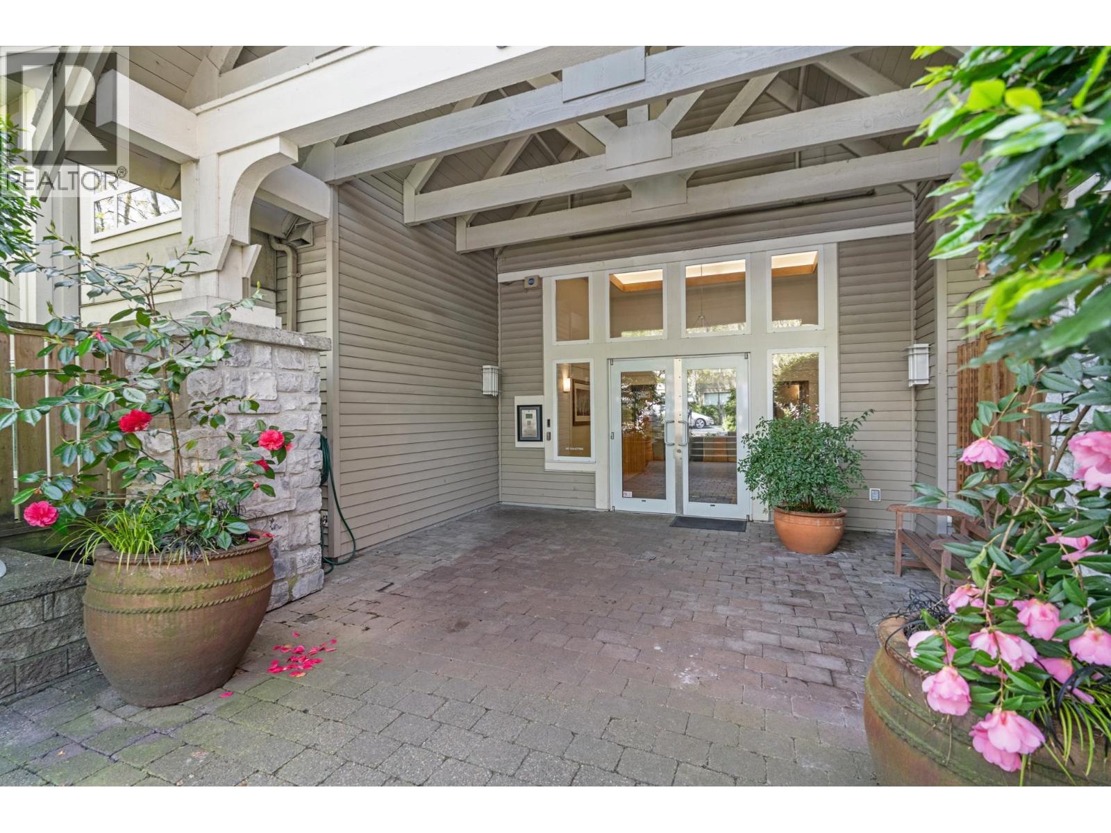 105 365 E 1st Street, North Vancouver, British Columbia  V7L 4W5 - Photo 2 - R3116168