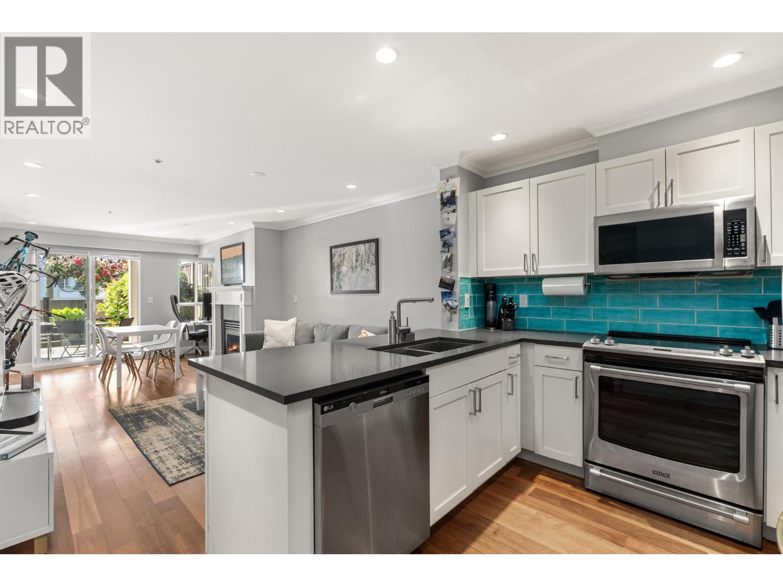 105 365 E 1st Street, North Vancouver, British Columbia  V7L 4W5 - Photo 3 - R3116168