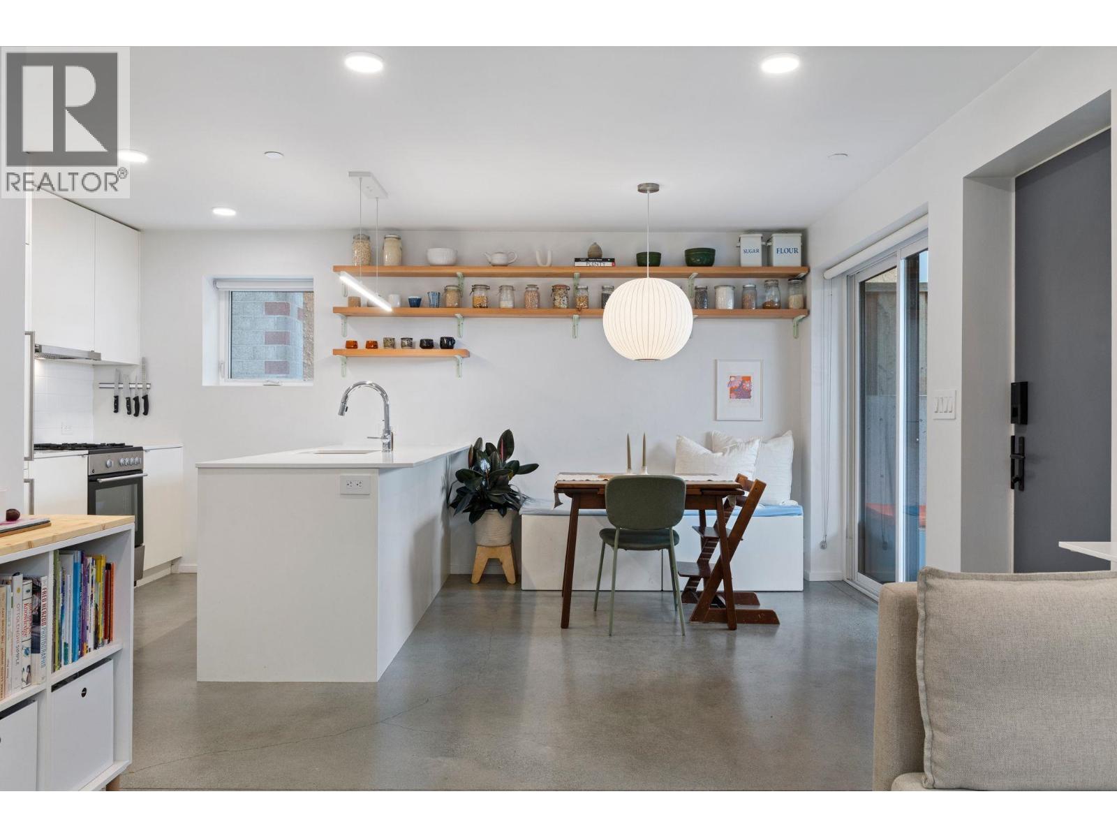 2333 Napier Street, Vancouver, British Columbia  V5L 2P4 - Photo 1 - R3116172