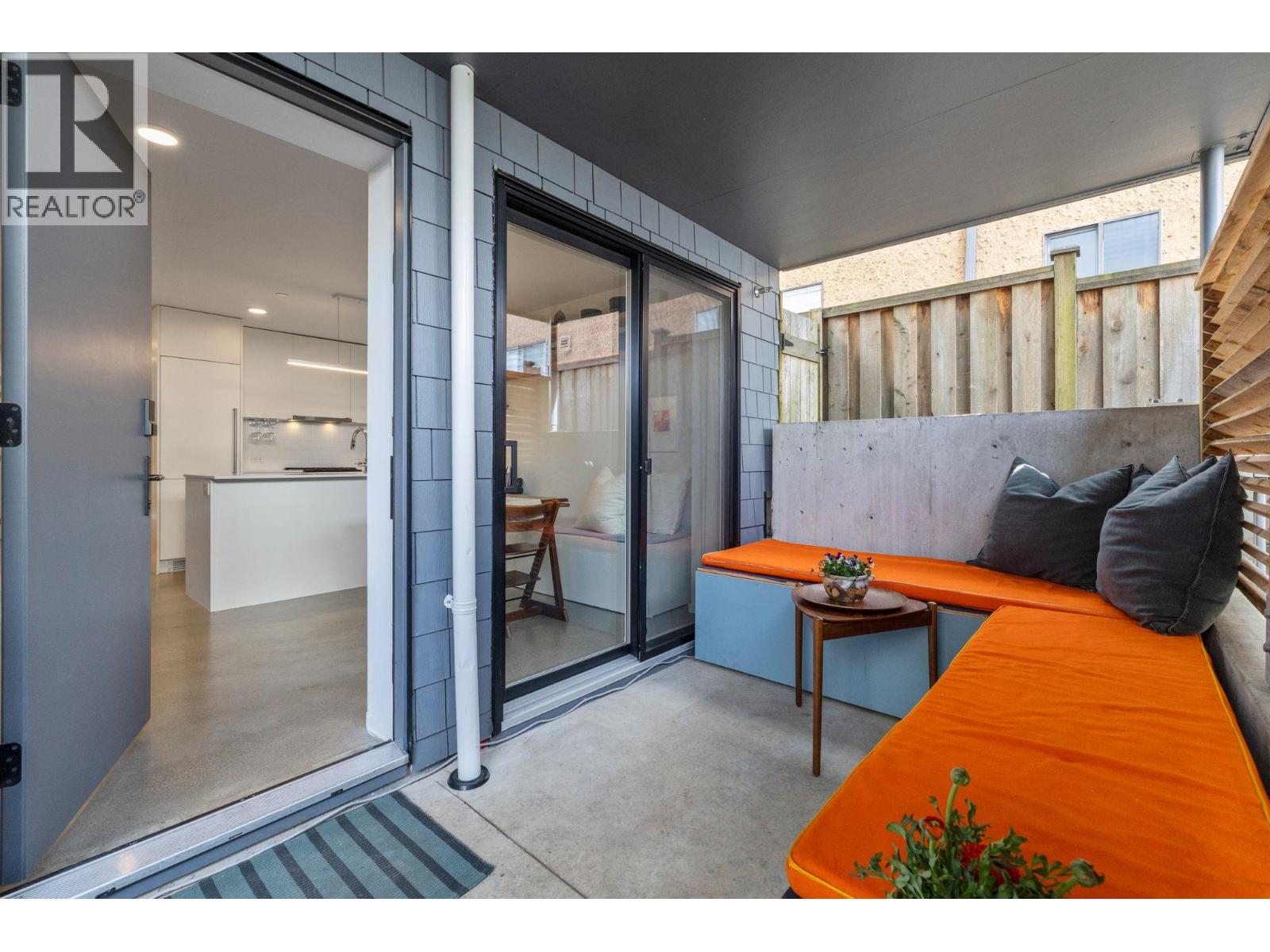 2333 Napier Street, Vancouver, British Columbia  V5L 2P4 - Photo 3 - R3116172