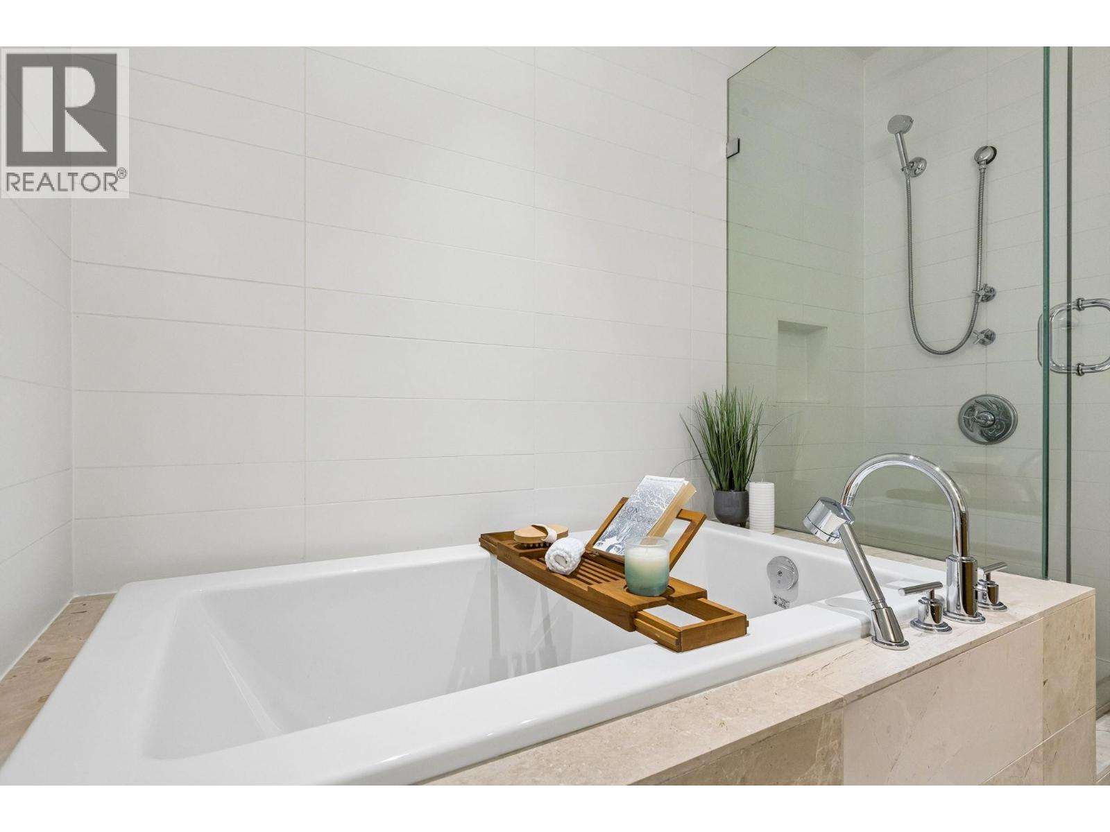 204 866 Arthur Erickson Place, West Vancouver, British Columbia  V7T 0B2 - Photo 10 - R3116189