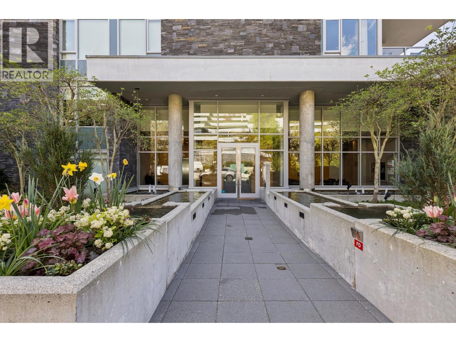 204 866 Arthur Erickson Place, West Vancouver, British Columbia  V7T 0B2 - Photo 2 - R3116189