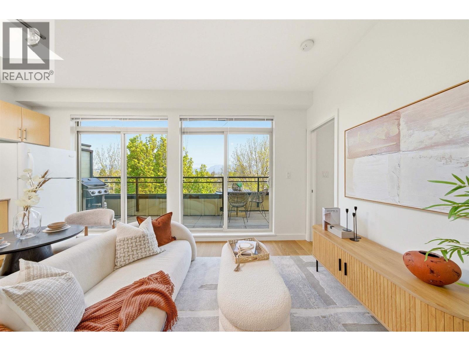 Ph17 688 E 17th Avenue, Vancouver, British Columbia  V5V 0A8 - Photo 1 - R3116200