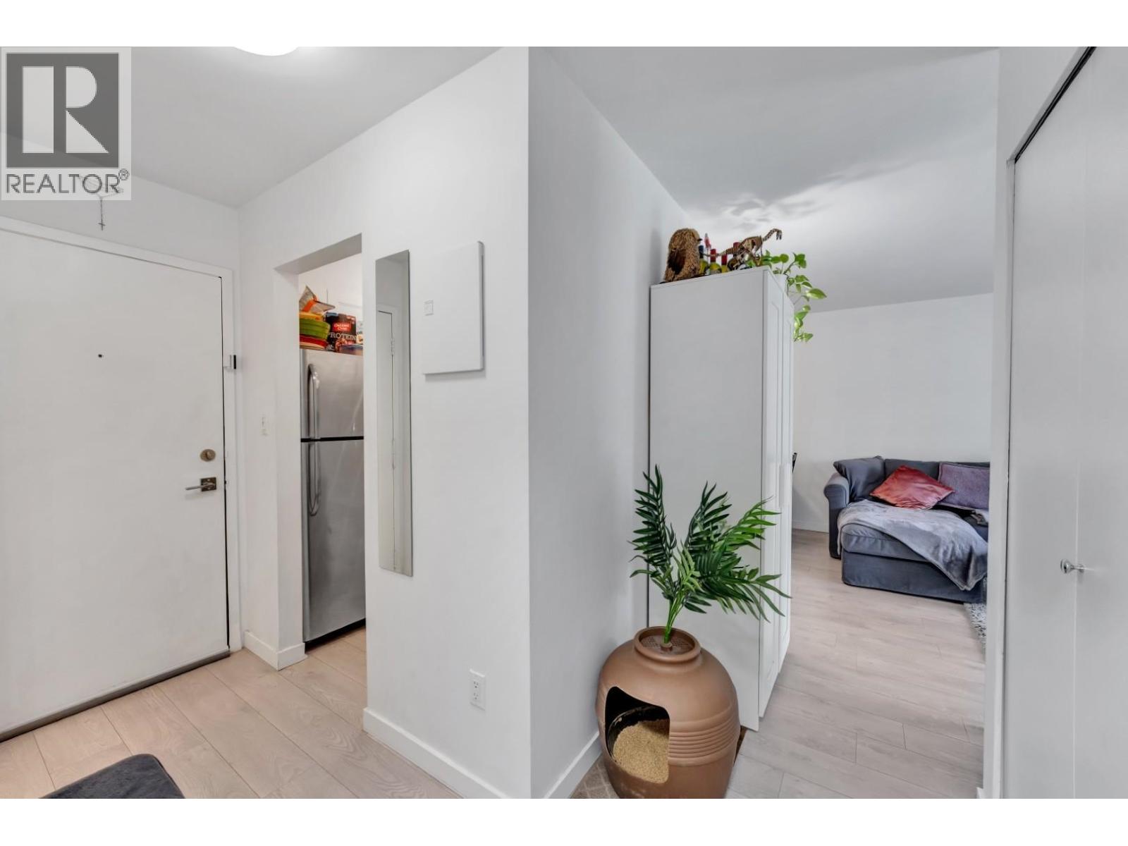 304 9847 Manchester Drive, Burnaby, British Columbia  V3N 4P4 - Photo 3 - R3116208