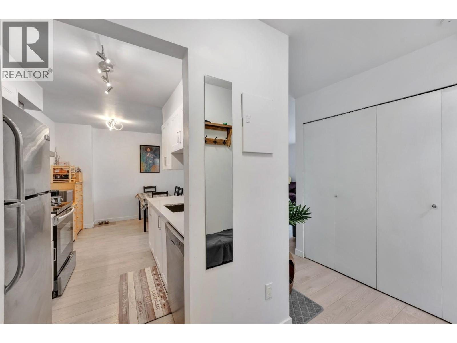 304 9847 Manchester Drive, Burnaby, British Columbia  V3N 4P4 - Photo 4 - R3116208