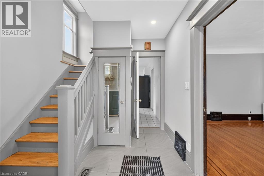 76 Wexford Avenue S, Hamilton, Ontario  L8K 2N6 - Photo 4 - 40824249