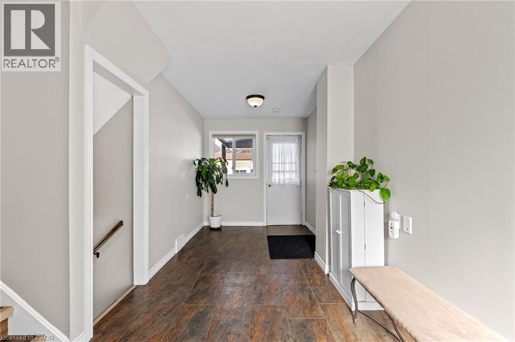 218 Arris Crescent, Mitchell, Ontario  N0K 1N0 - Photo 2 - 40807832