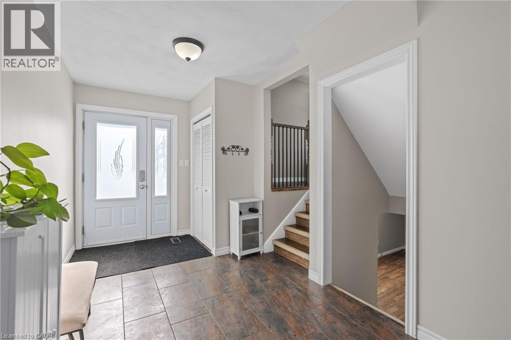 218 Arris Crescent, Mitchell, Ontario  N0K 1N0 - Photo 3 - 40807832