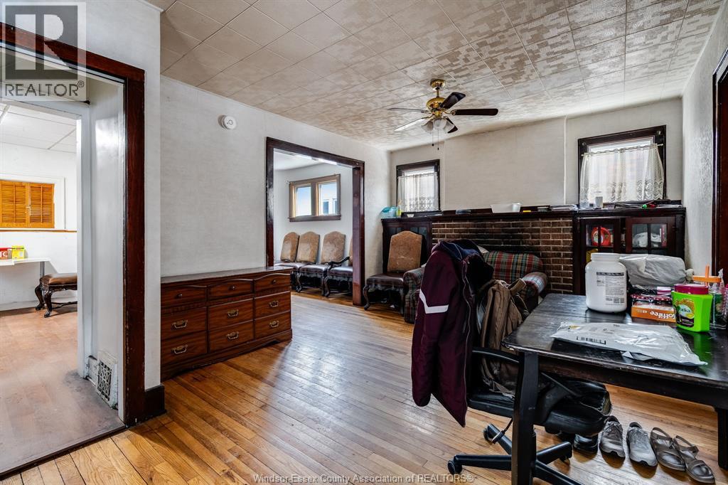 360 Rankin, Windsor, Ontario  N9B 2R7 - Photo 2 - 26003242