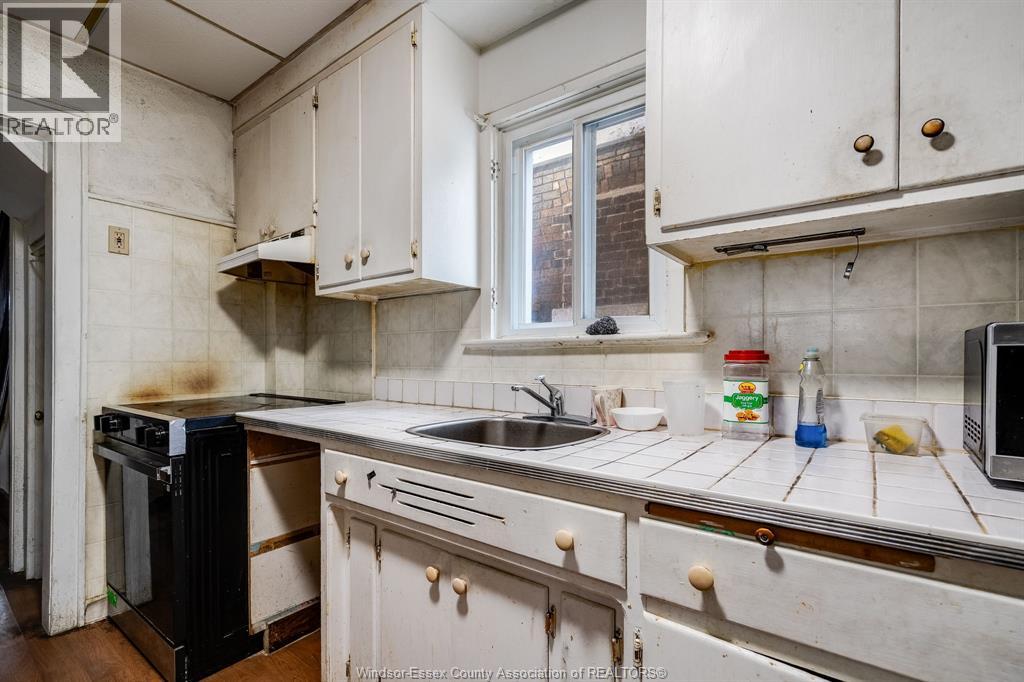 360 Rankin, Windsor, Ontario  N9B 2R7 - Photo 9 - 26003242