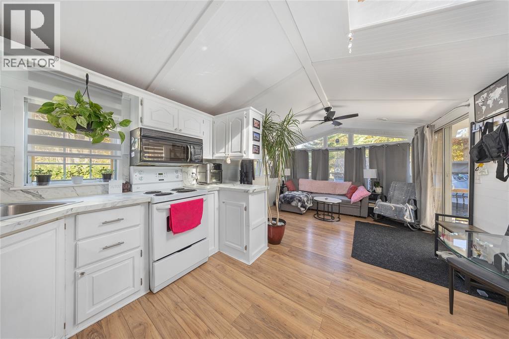 9951 Northville Crescent Unit# 11, Lambton Shores, Ontario  N0M 2N0 - Photo 10 - 26001682