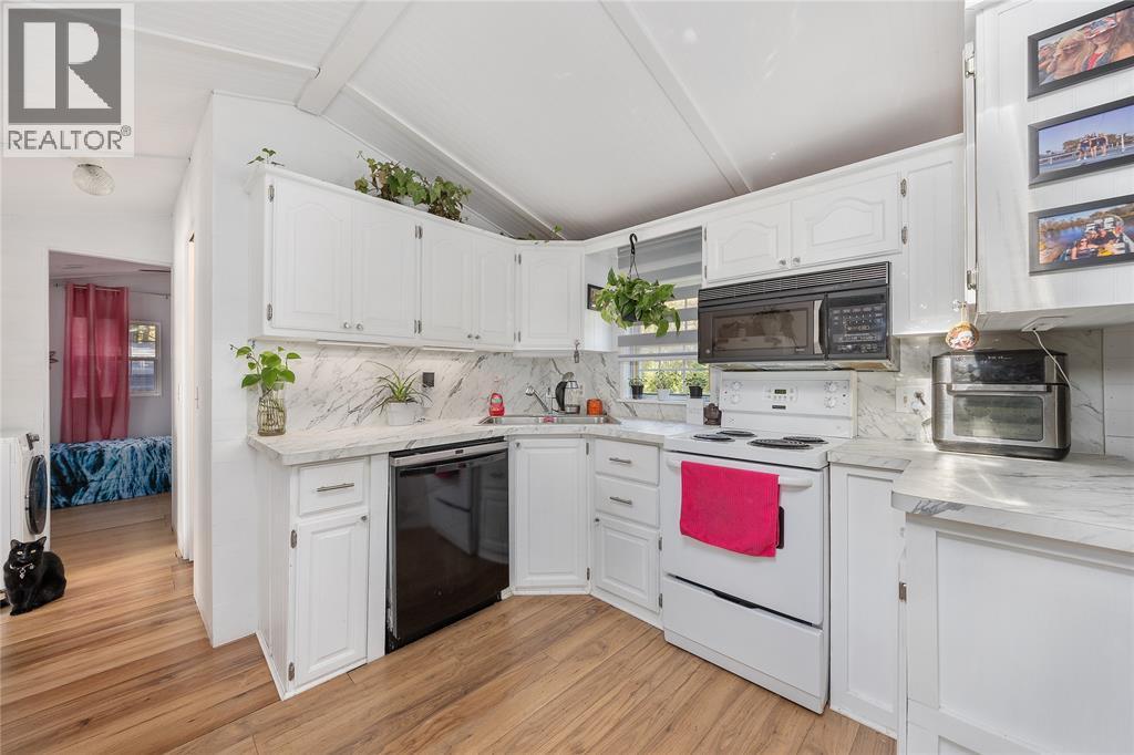 9951 Northville Crescent Unit# 11, Lambton Shores, Ontario  N0M 2N0 - Photo 8 - 26001682