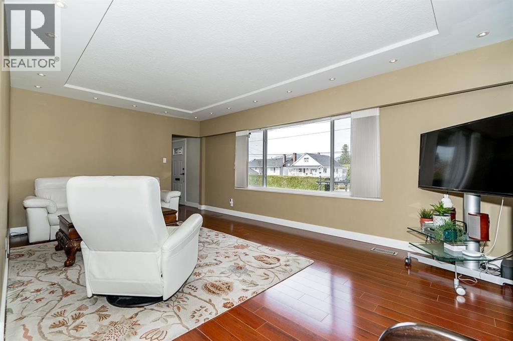 6830 Curtis Street, Burnaby, British Columbia  V5B 2B1 - Photo 4 - R3116186