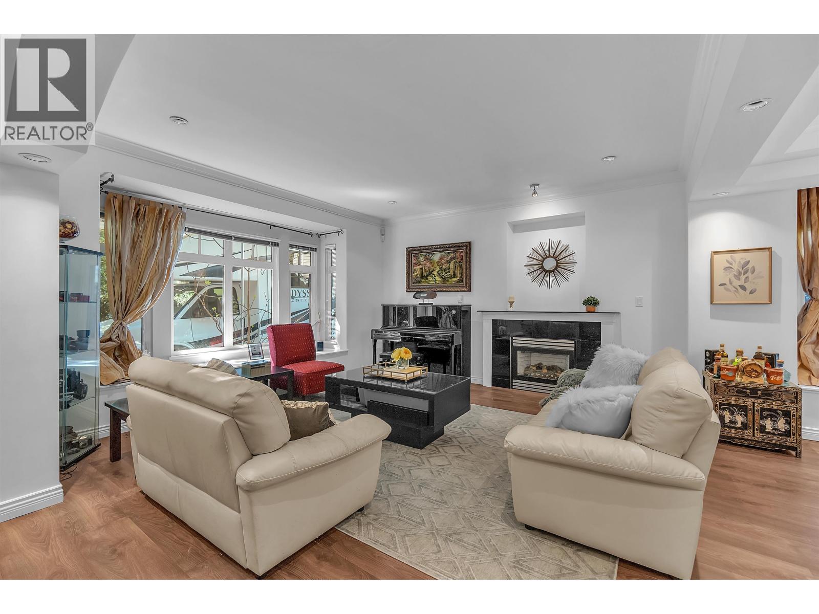 786 W 17th Street, North Vancouver, British Columbia  V7P 3S9 - Photo 3 - R3116194