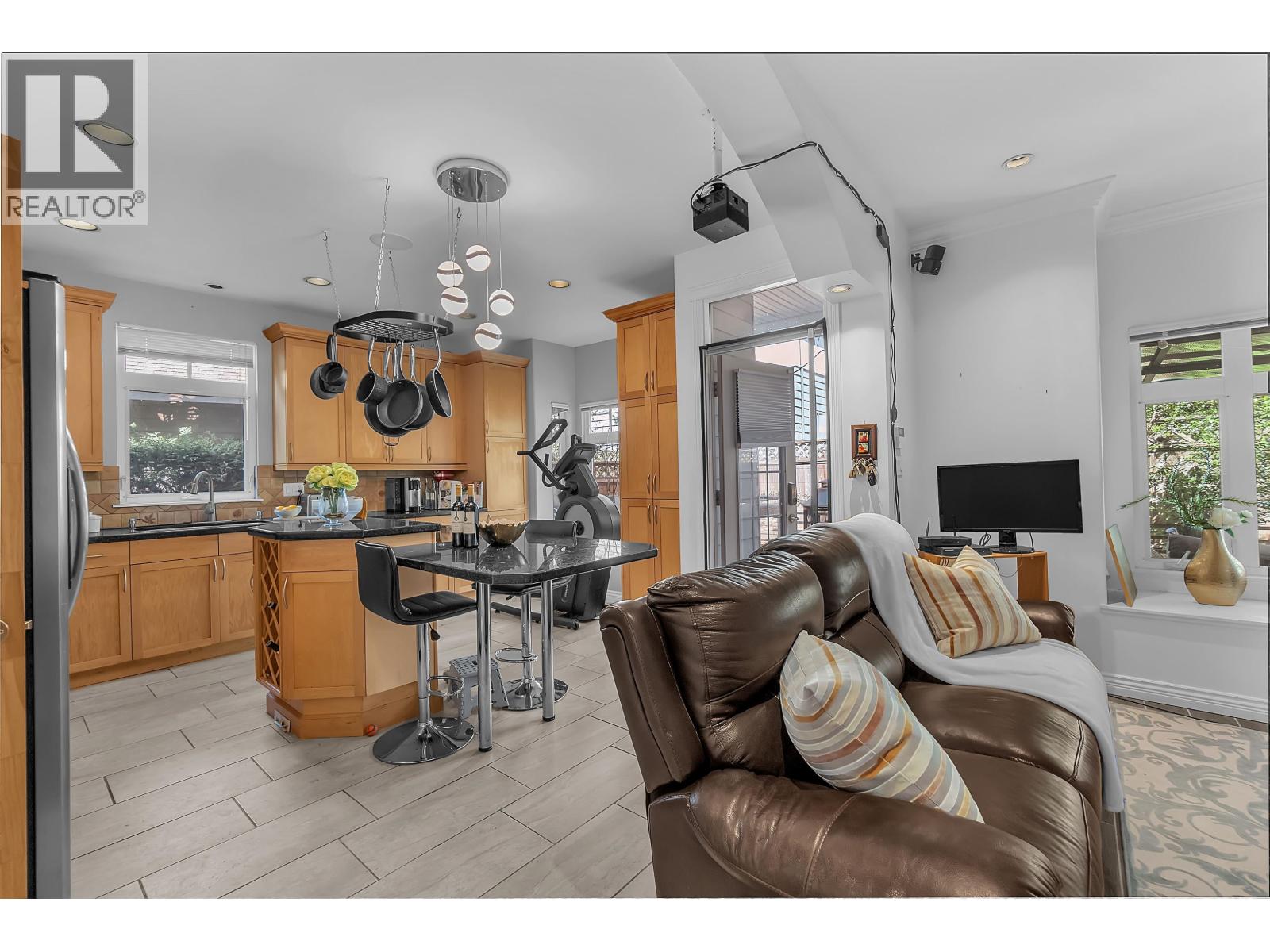 786 W 17th Street, North Vancouver, British Columbia  V7P 3S9 - Photo 9 - R3116194